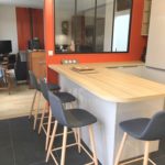 Cuisine semi ouverte avec séparation verrière Décobois cuisines Lorient