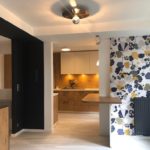 Appartement réaménagement sur mesure de l'entrée et de la cuisine, DECOBOIS cuisine Lorient finition bois et Magnolia